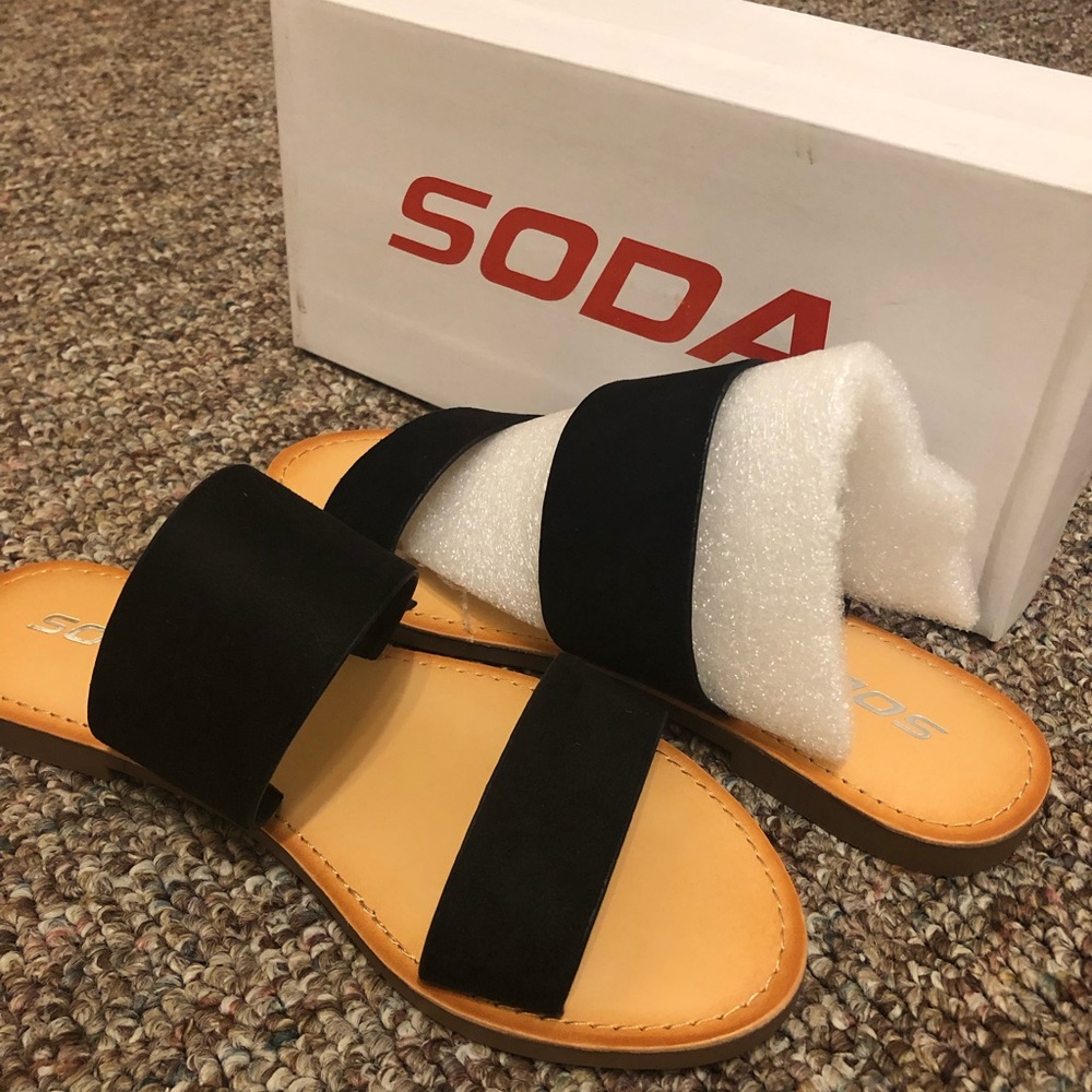 SODA Allie Sandals Black